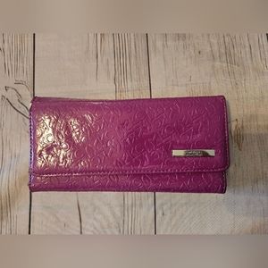 Kenneth Cole Reaction Magenta Embossed Logo Wallet Patent Leather Snap Closure